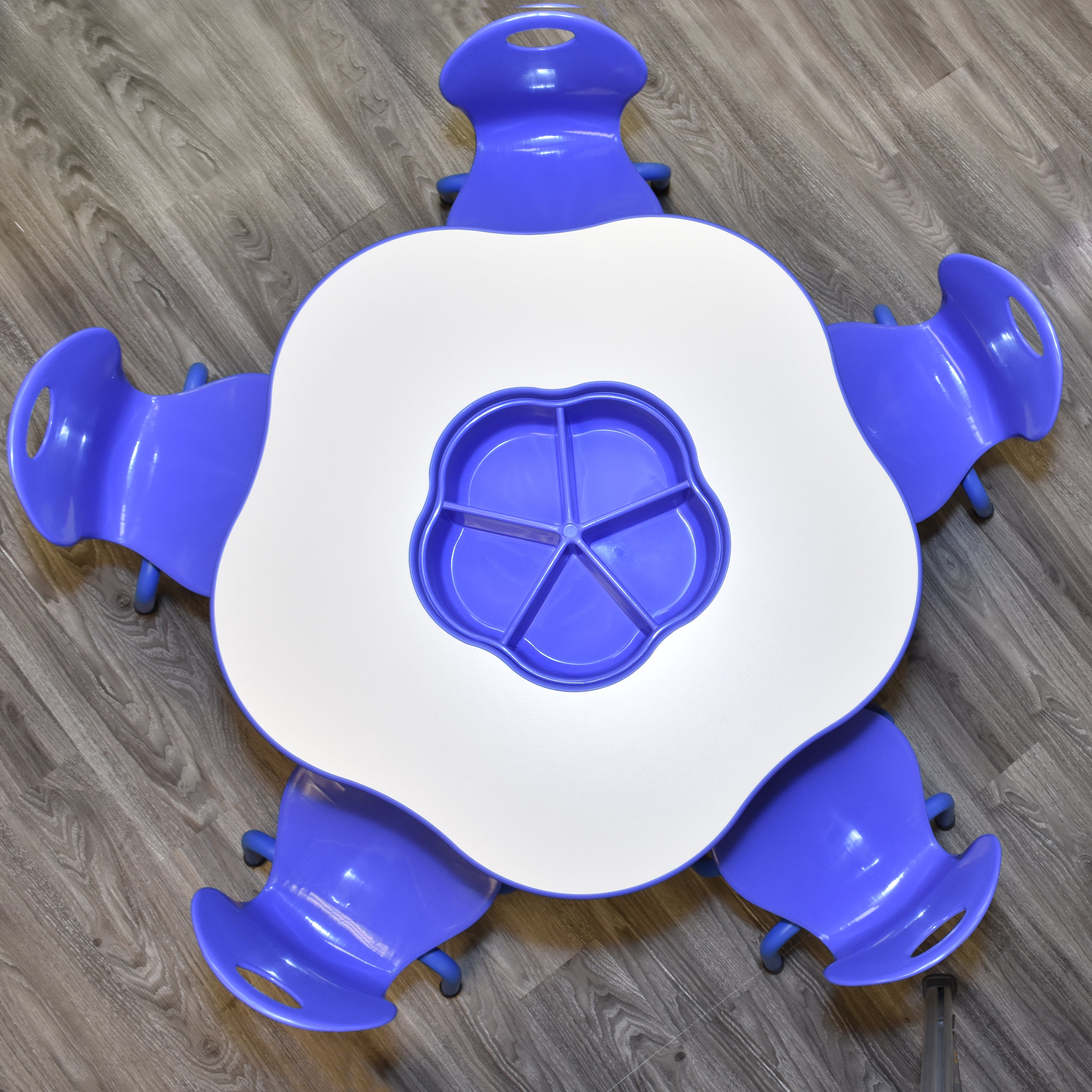 Cloud Table with 5 Metal Chairs Set